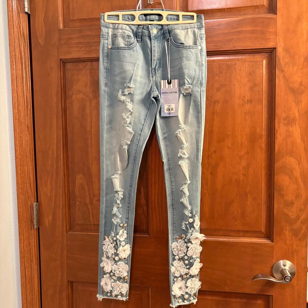 NWT Denim Couture Distressed Pearl Floral Ruffle Embellished Jeans Size 1